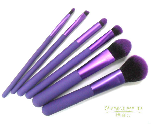 化妝刷的正確清潔與保養(yǎng):讓妝容更持久的關(guān)鍵