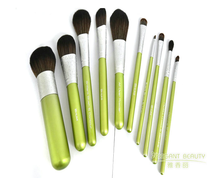 作為生產(chǎn)定制廠家,你們?nèi)绾未_保成套化妝刷的質(zhì)量與耐用性?