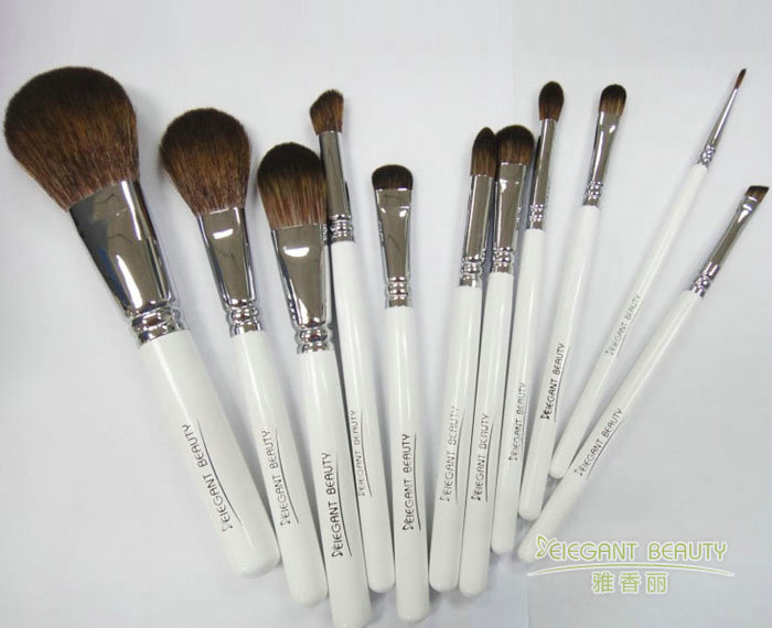 眼部妝容的得力助手:化妝刷套裝中的眼部專(zhuān)用刷具