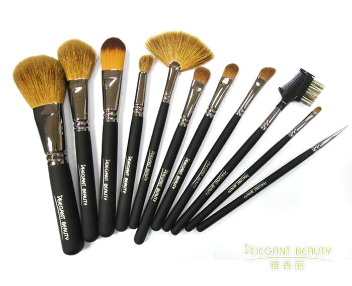 成套化妝刷中的刷毛硬度對化妝效果有何影響?